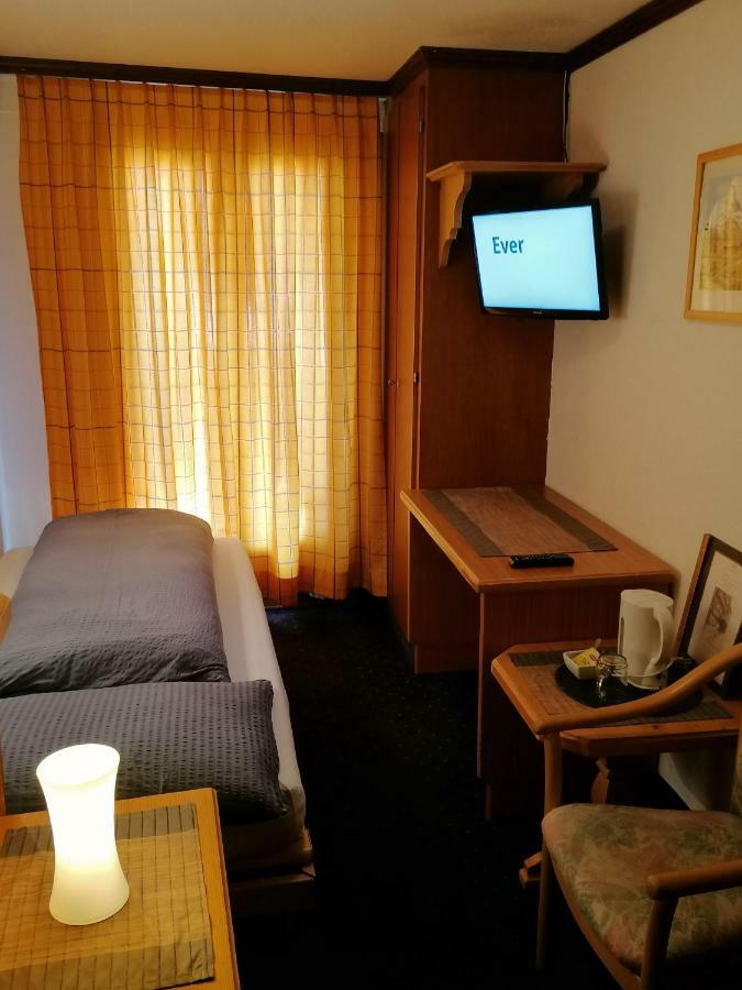 Petit Helvetia Budget Hotel Zermatt Dış mekan fotoğraf