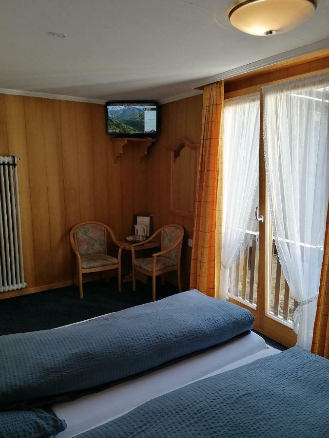 Petit Helvetia Budget Hotel Zermatt Dış mekan fotoğraf