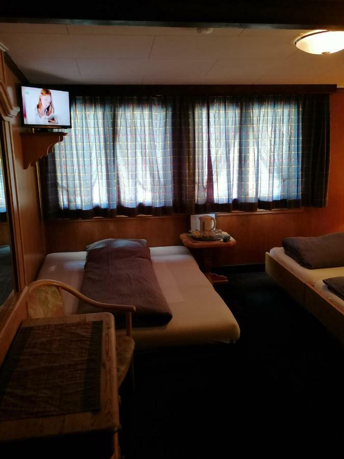 Petit Helvetia Budget Hotel Zermatt Dış mekan fotoğraf