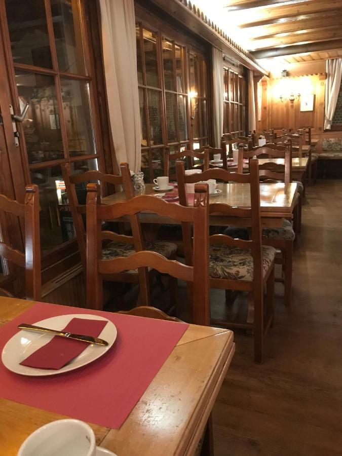 Petit Helvetia Budget Hotel Zermatt Dış mekan fotoğraf